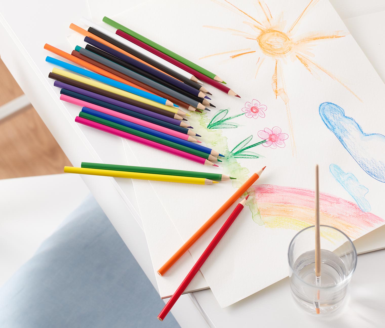24 crayons de couleur aquarelle dans un coffret avec pinceau